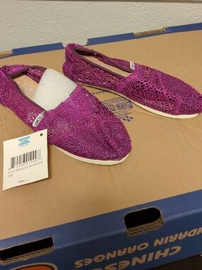 NWT toms women's purple flats
